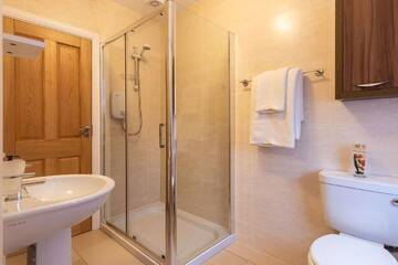 Фото номера Дом с 3 спальнями Дома для отпуска Salmons Leap Sneem Village Kerry г. Сним 13